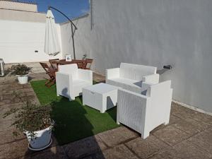A seating area at La casa di Mimì... calore e accoglienza!