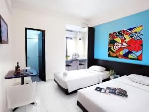 LeGreen Suite Ratulangi客房内的一张或多张床位