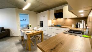a kitchen with a table and chairs in a room at Boarding Apartments Kolbermoor in Kolbermoor