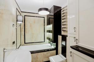 a bathroom with a tub and a toilet and a sink at Apartament Royal in Łomża