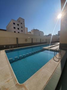 Fotografie z fotogalerie ubytování Appartement proche plage avec piscine en centre ville v destinaci Torrevieja
