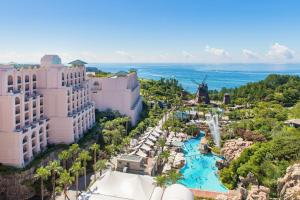 Bazén v ubytování Lotte Hotel Jeju nebo v jeho okolí
