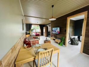 a living room with a wooden table and chairs at Ol folle spa in Malmedy