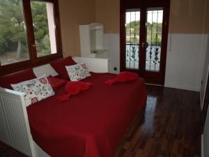 Fotografie z fotogalerie ubytování Near the beach, 8 bedrooms, sleeps 22, Jacuzzi, Full AC, BBQ, 2 kitchens, 2 dishwashers, fast internet, ping pong, cars not necessary v destinaci Les tres Cales