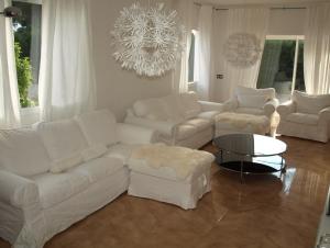 Fotografia z galérie ubytovania Near the beach, 8 bedrooms, sleeps 22, Jacuzzi, Full AC, BBQ, 2 kitchens, 2 dishwashers, fast internet, ping pong, cars not necessary v destinácii Les tres Cales + 37 fotografií