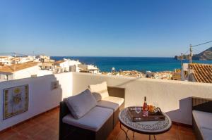 a balcony with a couch and a table at Casa con piscina Gades-Marisol in Altea