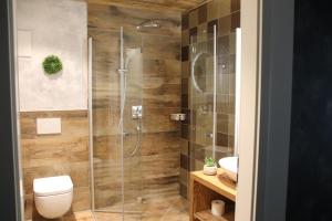 Koupelna v ubytování LH Boardinghouse GmbH - wi Dahaam + 4 fotografie