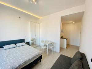 Łóżko lub łóżka w pokoju w obiekcie Center Warsaw- Apartamenty Smolna