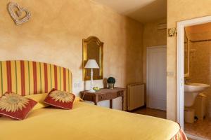 A bed or beds in a room at Agriturismo Percenna