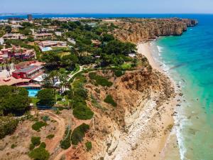 an aerial view of a beach next to the ocean at Boutique Hotel Vivenda Miranda in Lagos