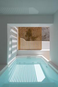 Bazen u ili blizu objekta Allegro Suites Oia