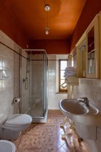 Koupelna v ubytování Agriturismo Percenna + 37 fotografií