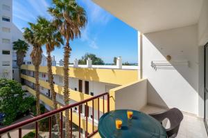 Μπαλκόνι ή βεράντα στο Rocha Seaside by Encantos do Algarve - 406