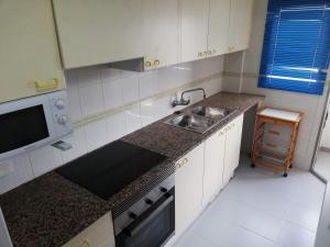 Kuchyňa alebo kuchynka v ubytovaní CANCÚN III Solo Familias Serviplaya