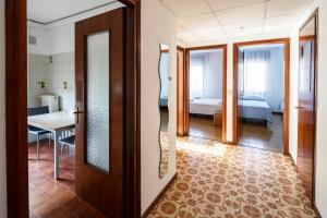 A bed or beds in a room at Appartamento Calmo 3SX