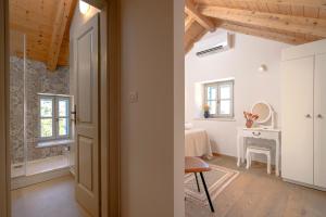 a hallway with a room with a bed and a mirror at Villa Zanino in Veliko Grablje