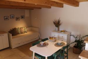a small living room with a table and a bed at Villa Zanino in Veliko Grablje