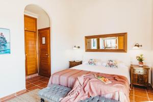 Cama o camas de una habitación en Son Granot Hotel Rural & Restaurant