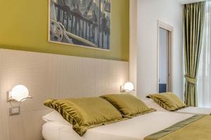 Postel nebo postele na pokoji v ubytování Trevi Palace Hotel