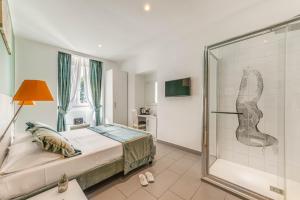 Postel nebo postele na pokoji v ubytování Trevi Palace Hotel