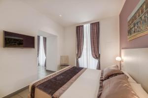 Postel nebo postele na pokoji v ubytování Trevi Palace Hotel