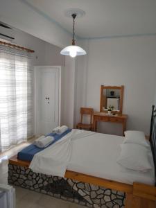 Stavros Beach Villas房間的床