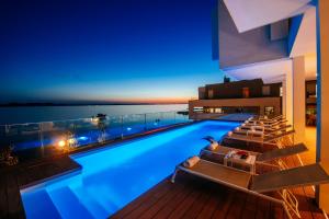 Bazén v ubytování Dedaj Resort - Villa Tina nebo v jeho okolí