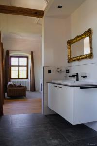 Kitchen o kitchenette sa Innviertler Versailles