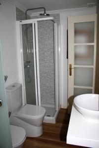 Kúpeľňa v ubytovaní Apartamento con Terraza y Piscina, Baiona