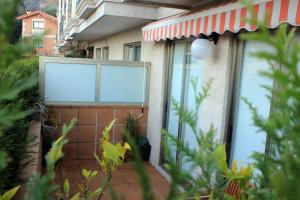 Vonkajšia záhrada v ubytovaní Apartamento con Terraza y Piscina, Baiona