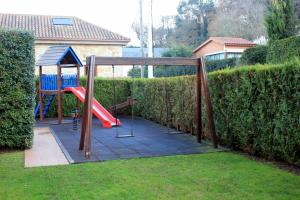 Detský kútik v ubytovaní Apartamento con Terraza y Piscina, Baiona