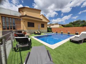 The swimming pool at or close to Raco de Lis