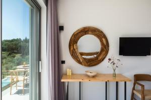 TV a/nebo společenská místnost v ubytování paleo villas