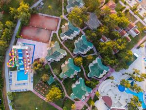Bazén v ubytování Amara Comfort Resort nebo v jeho okolí