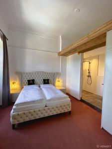 Ein Bett oder Betten in einem Zimmer der Unterkunft Innviertler Versailles