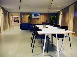 TV a/nebo společenská místnost v ubytování DBU Hotel & Kursuscenter