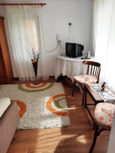 a living room with a couch and a table at Cabanute pitoresti Poiana Largului in Poiana Teiului