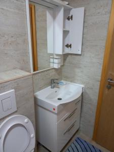 Un baño de Kod Šefa