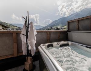 a bath tub sitting on top of a balcony at FRAU GANS - pure mountain apartments in Saalbach-Hinterglemm