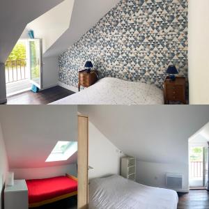 ベノデにあるTy Breizh - Le Gîte Bien Cosy -のベッドルーム1室(ベッド1台付)、階段のあるベッドルーム1室が備わります。