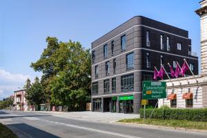 a black building on the side of a street at Luxo apartments 14 in Jelenia Góra