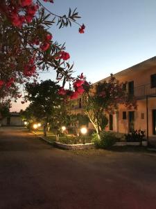 A garden outside Banos Apartments and swimming pool