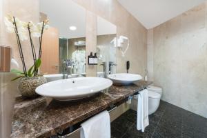 Un baño de Angra Marina Hotel