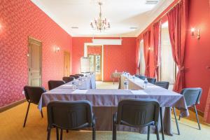 Konferenční prostory v ubytování SOWELL HOTELS Ardèche + 37 fotografií