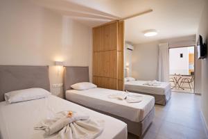 Posteľ alebo postele v izbe v ubytovaní Hotel Kathrin Beach