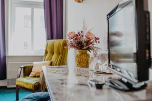 TV a/nebo společenská místnost v ubytování Boutique Hotel Rothenburger Hof