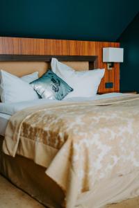 Postel nebo postele na pokoji v ubytování Boutique Hotel Rothenburger Hof