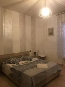 a bedroom with a large bed with a light at Casa Talita in Caprino Veronese
