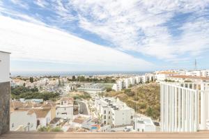 Výhľad na mesto Nerja alebo výhľad na mesto priamo z apartmánu