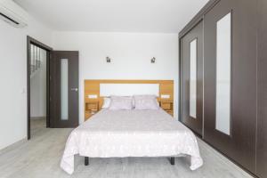 Posteľ alebo postele v izbe v ubytovaní Nerja Luxury Apartment